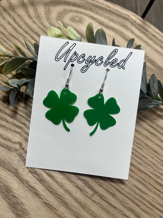 Upcycled Shamrock Med