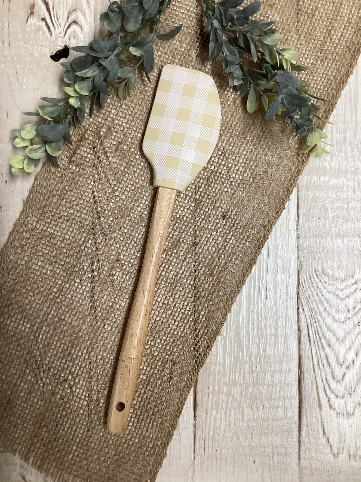 White/tan checked spatula